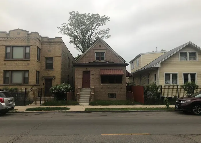A Hidden Gem, Approx 15 Mins To Downtown Chicago! Homestay *
