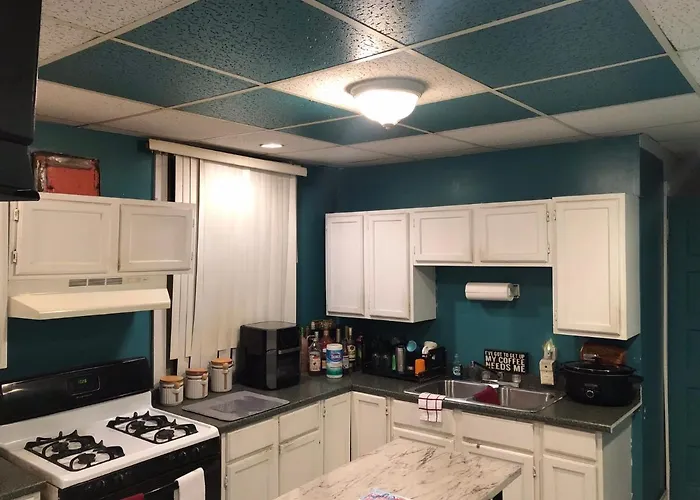 Homestay A Hidden Gem, Approx 15 Mins To Downtown Chicago! *