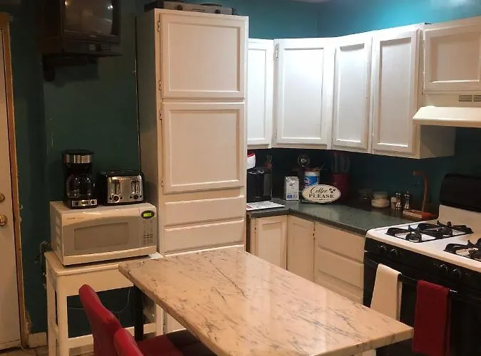 A Hidden Gem, Approx 15 Mins To Downtown Chicago!