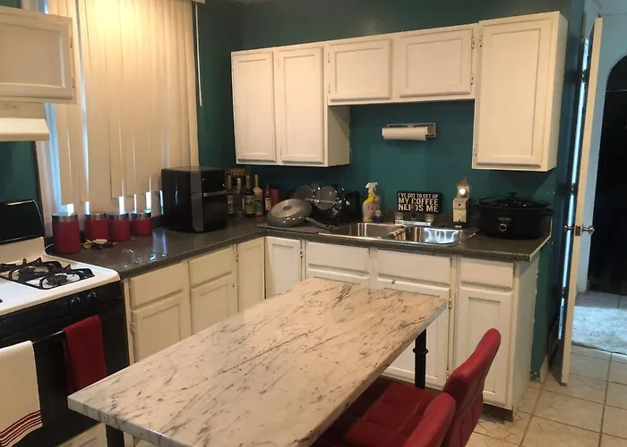 Homestay A Hidden Gem, Approx 15 Mins To Downtown Chicago!